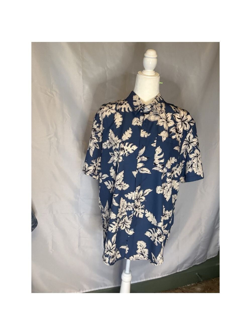 SHEIN Men’s Tropical Hawaiian Shirt Blue White Floral Palm Leaf Short Sleeve L - Picture 1 of 5